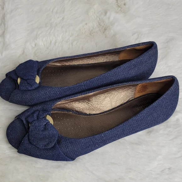Clarks Artisan Blue Flat Shoes Women's Size 8.5 - Picture 1 of 9